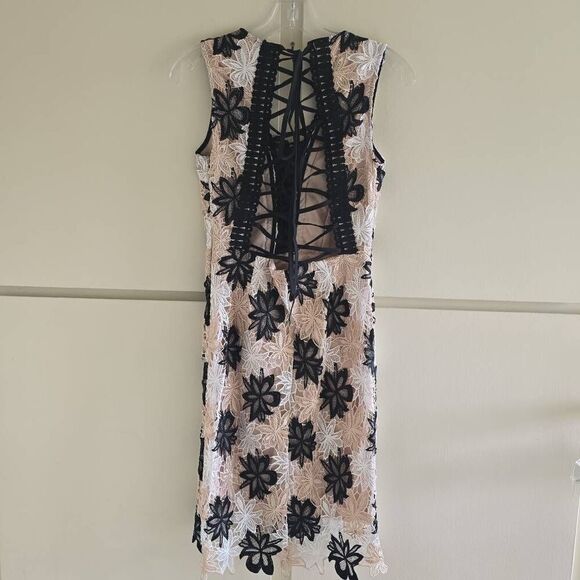 M 2 by Mocha Apparel "Tiger Lily" 3D Lace, Blk/Iv/ Bge Knee lgth Dress, NWT, S - Picture 5 of 8